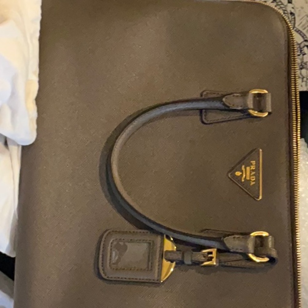 Pradas - Picture 1 of 1